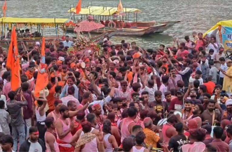 मप्र के ओंकारेश्वर में धूमधाम से निकाली गई ज्योतिर्लिंग भगवान ओंकारेश्वर-ममलेश्वर की सवारी