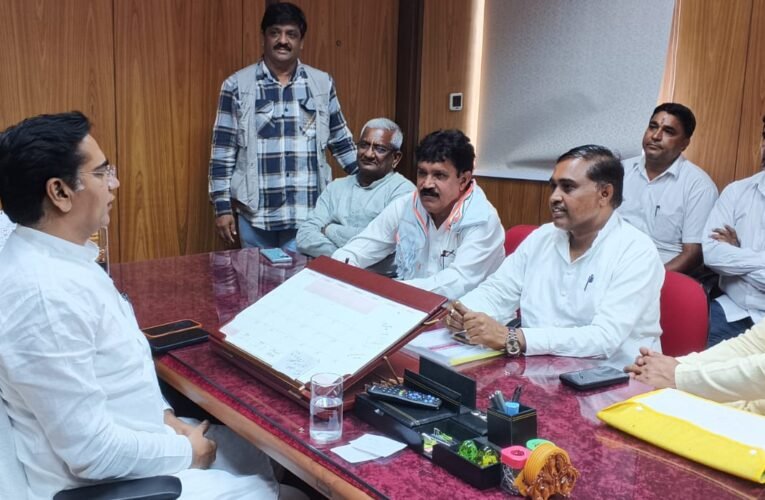 सरपंच संघ राजस्थान का प्रतिनिधिमंडल ग्रामीण विकास एवं पंचायत राज विभाग के अधिकारियों से मिला