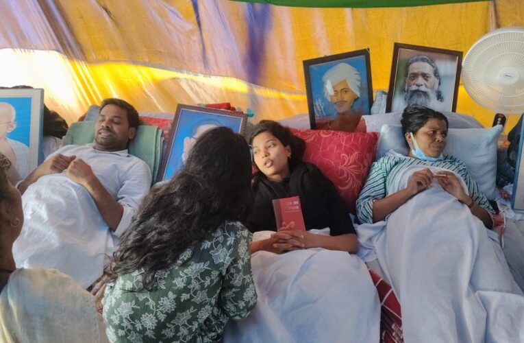 लाठीचार्ज के बाद भी नहीं थमा छात्र आंदोलन, जयपाल सिंह स्टेडियम में आमरण अनशन जारी