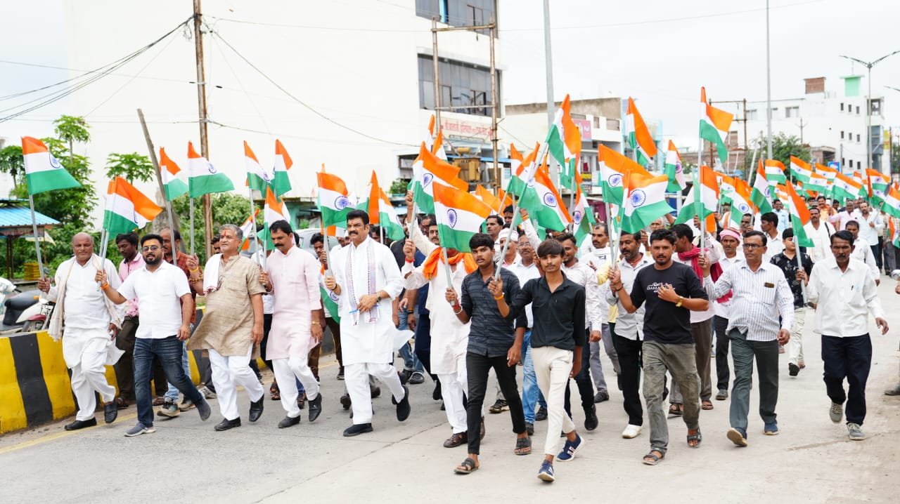 minister-leads-tiranga-yatra