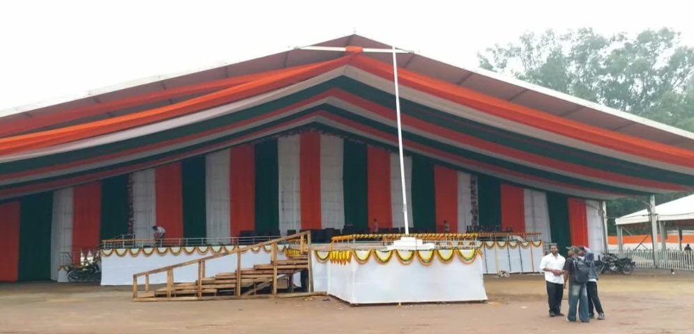 jh-cm-hoist-tricolour-morhabadi-governor-dumka