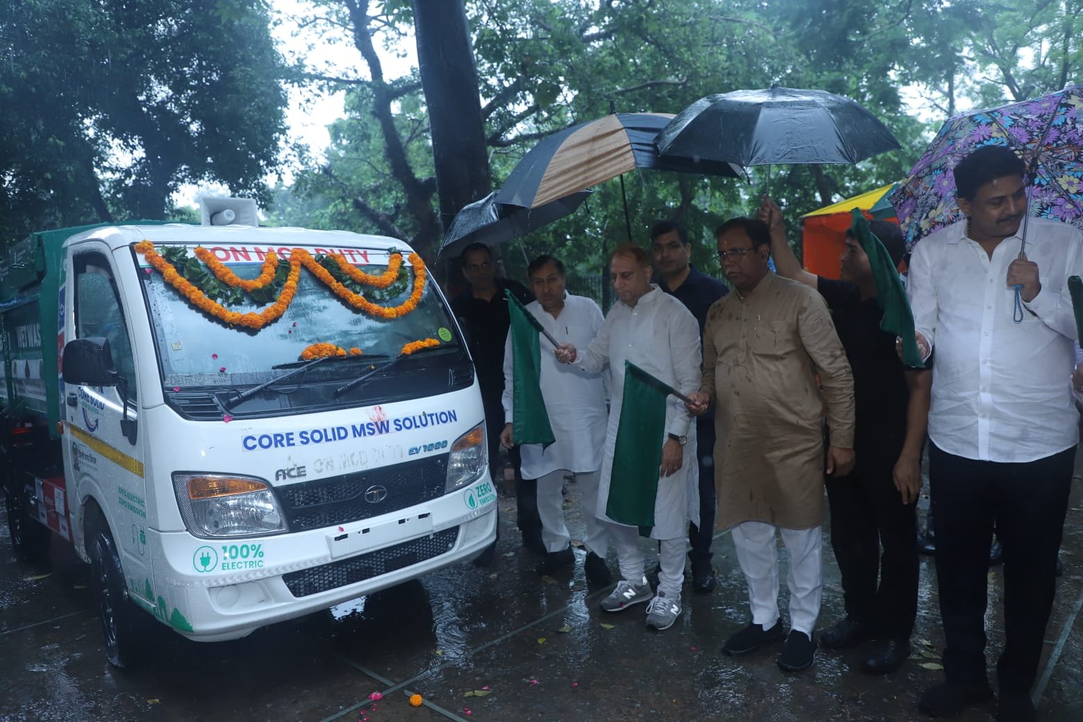 mayor-flagged-off-auto-tippers-sanitation-fleet-no