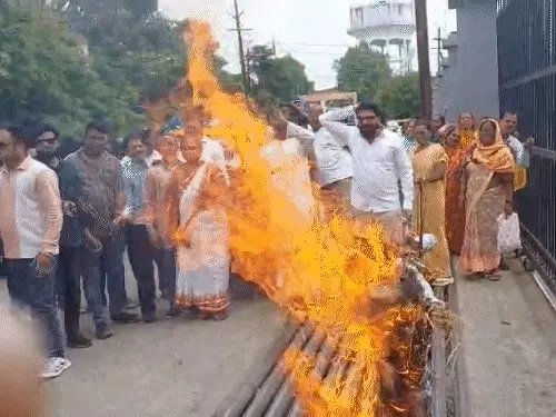bhopal-congress-protest-at-municipal-corporation-h