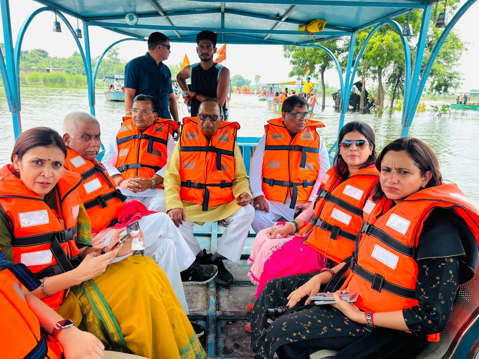 minister-in-charge-arrives-check-flood-victims