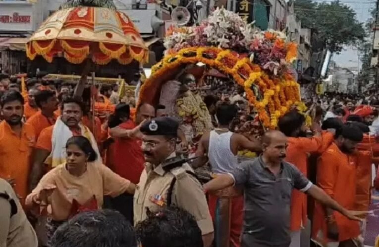 उज्जैन में धूमधाम से निकली बाबा महाकाल की सवारी, पहली बार शामिल हुए रोबोट और 84 महादेव की झांकी
