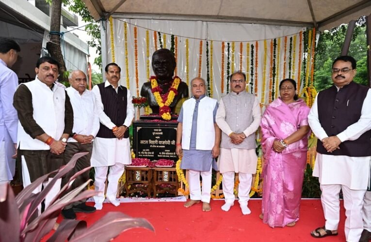 हमारी कार्य पद्धति अटल जी जैसी हो, ताकि जनता में स्वीकार्यता बढ़े: नरेन्द्र सिंह तोमर