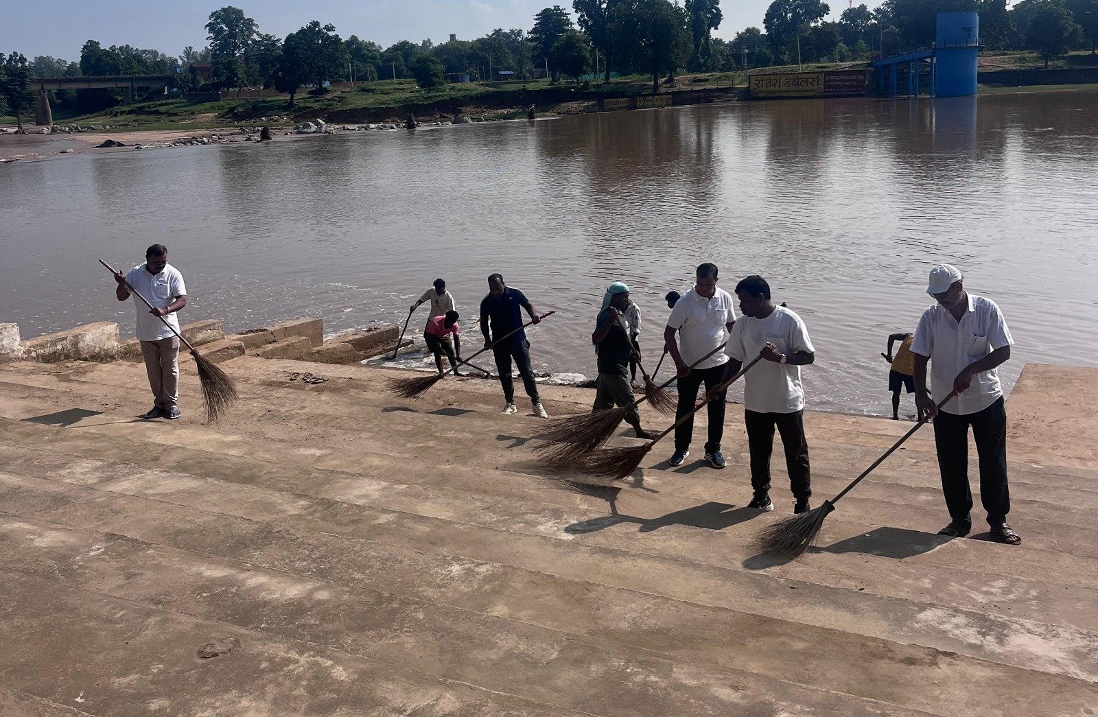 shram-daan-kanhar-river-cg