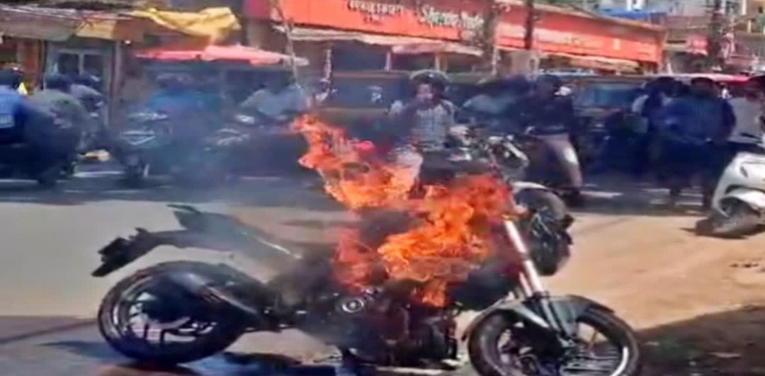 jh-bike-caught-fire-ranchi