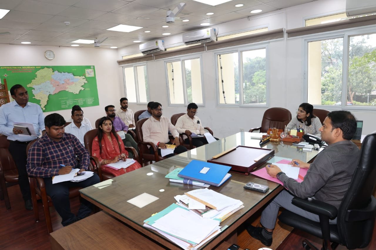 jh-review-development-schemes-khunti-directives-is