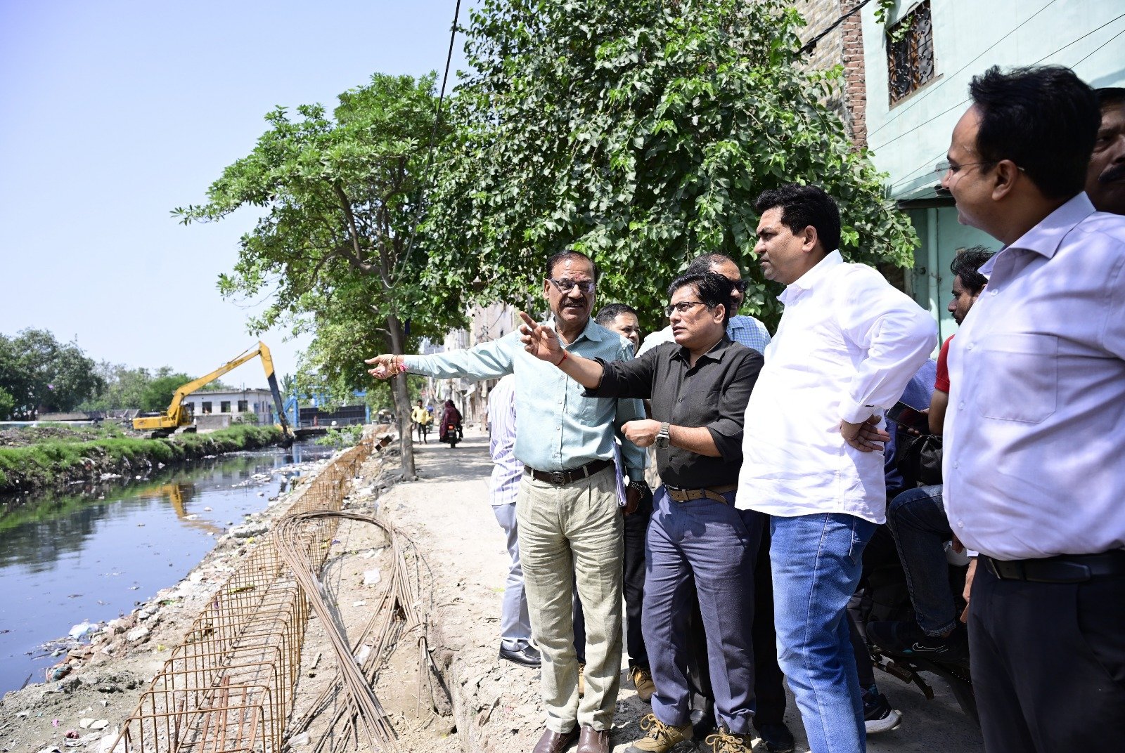 kapil-mishra-inspected-drain-issued-instruction-of