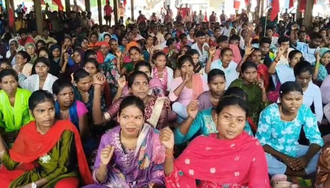 aiyf-aisf-staged-protest-over-14-demands