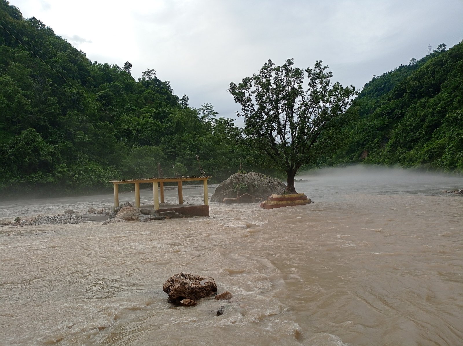 nepal-kaligandaki-flood-parwat