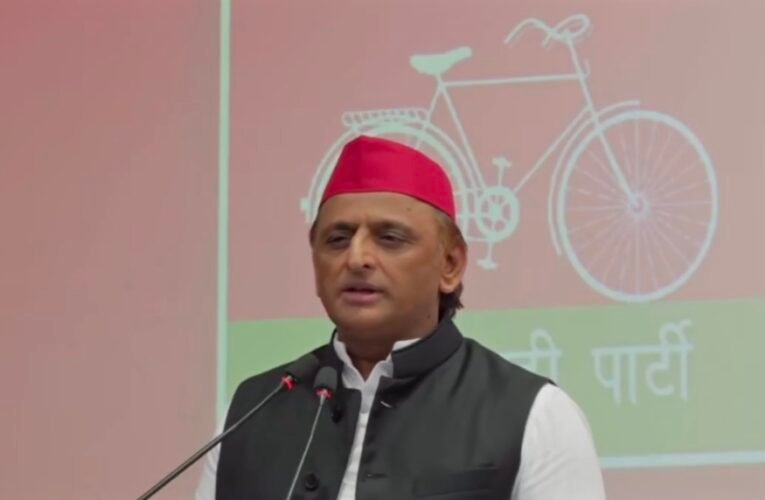 बुलंदशहर में सपा की जनसभा की अनुमति न मिलने पर अखिलेश यादव बोले- भाजपा सरकार की तानाशाही नहीं चलेगी