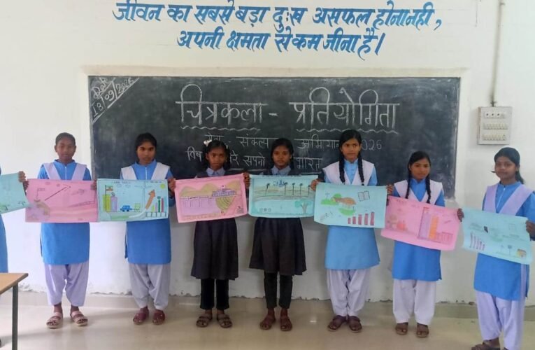 फुलीडूमर में विद्यार्थियों ने चित्रों में सजाया सपनों का भारत