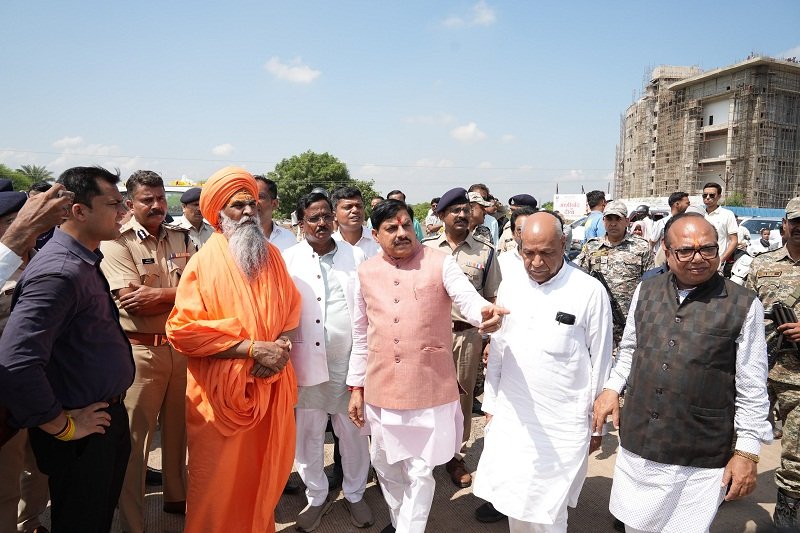 mp-cm-devotees-visiting-ujjain-witnessing-continuo