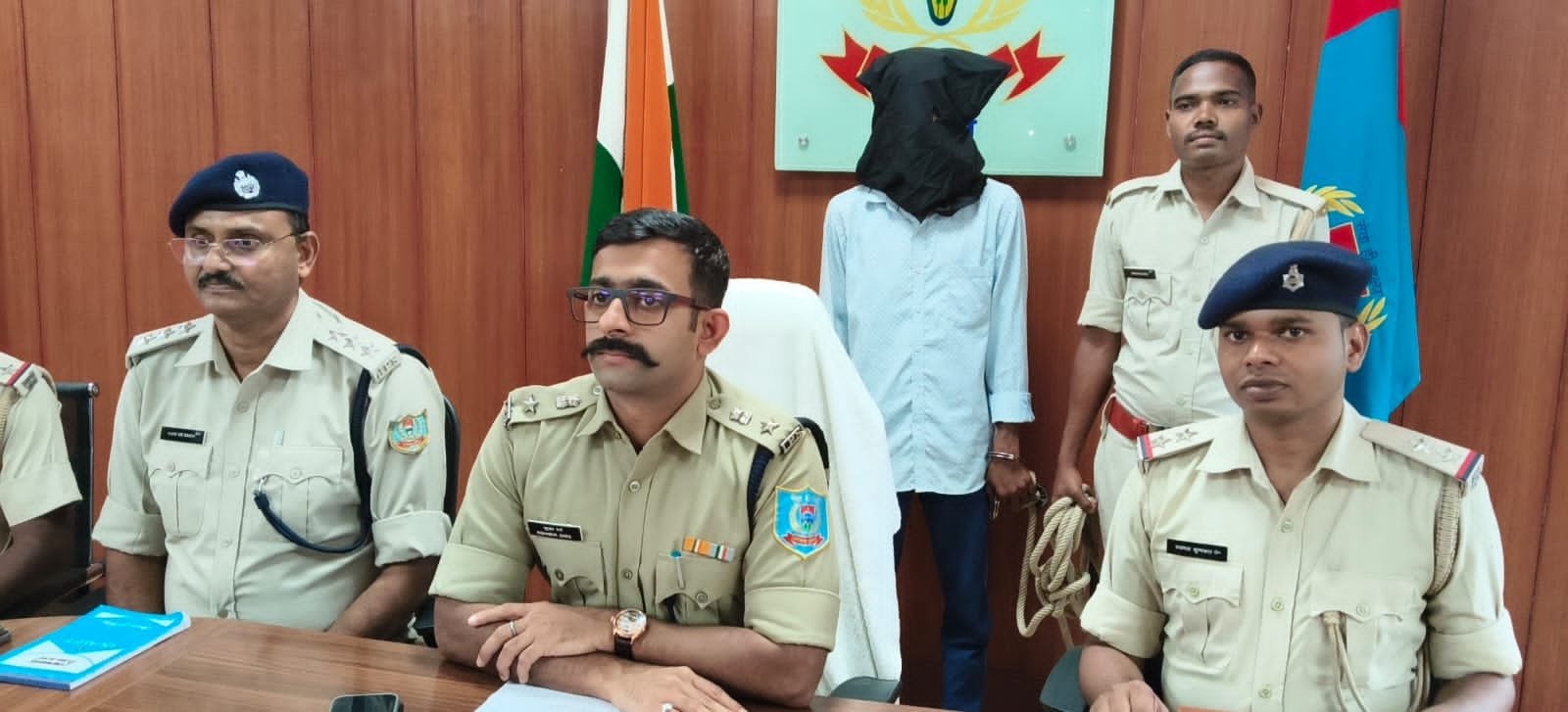 jh-criminal-arrested-with-arms