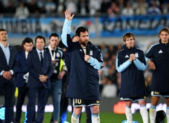 sports-football-messi-emotional-farewell
