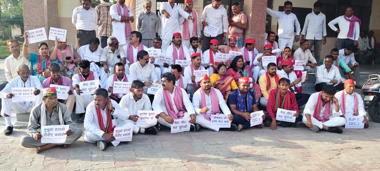 up-auraiya-sp-worker-protest