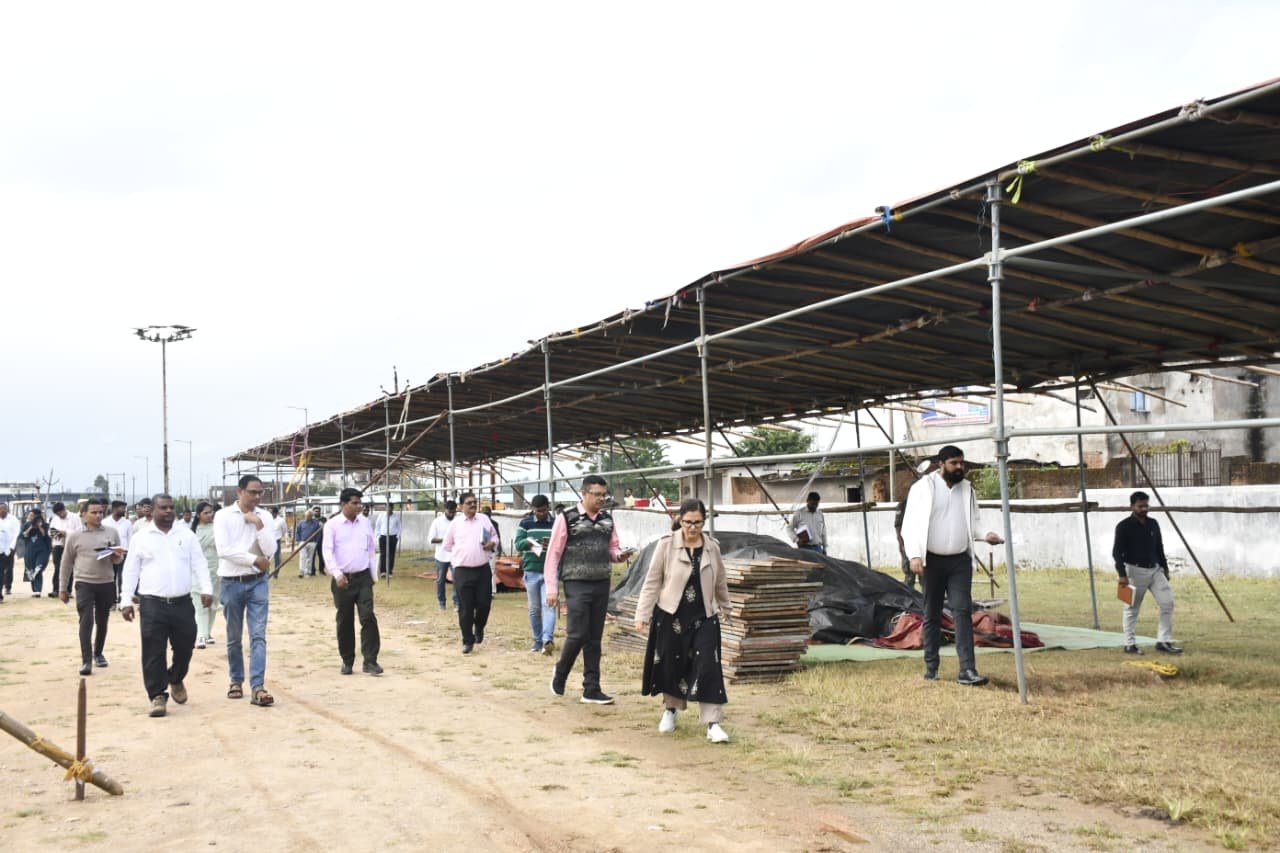 balrampur-rajyotsav-collector-inspected
