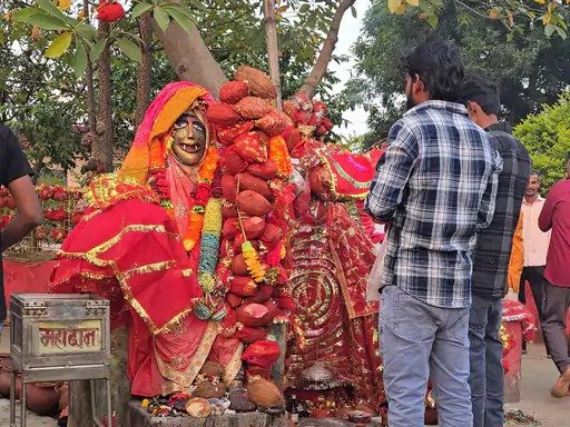 devotees-seeking-boons-from
