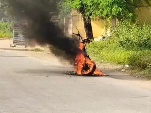 moving-electric-scooter-turns-in-fireball