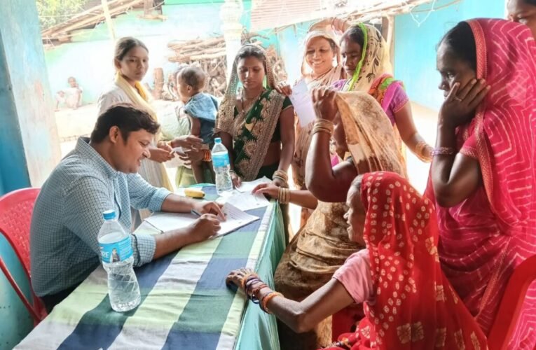 स्काई अलॉयज़ एंड पावर लिमिटेड द्वारा खरसिया ग्राम (कनमुरा ) में चिकित्सा स्वास्थ्य शिविर का आयोजन