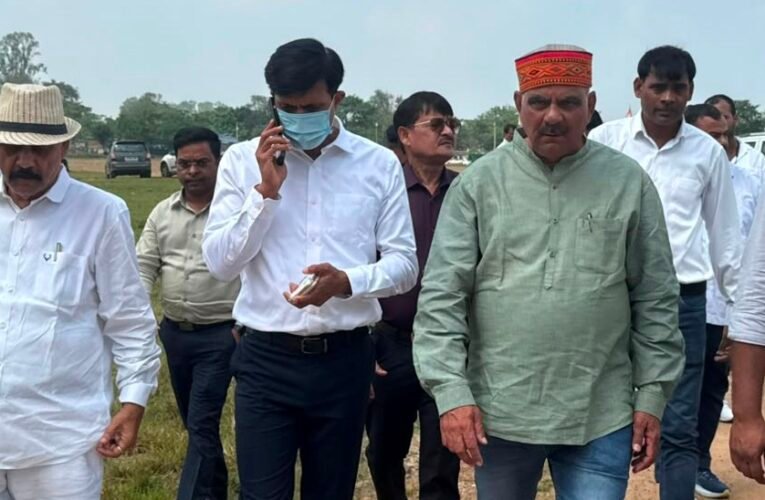 शालीमार मैदान में रावण दहन की तैयारियों का नगर निगम के अधिकारियों ने लिया जायजा
