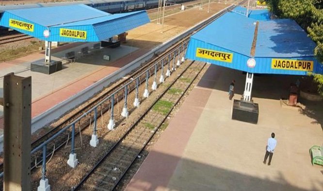bastar-rail-traffic-halted-cg