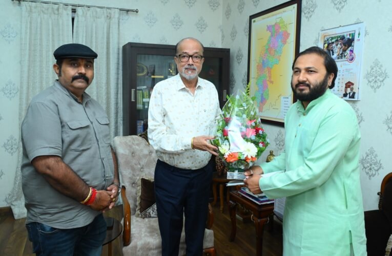 राज्यपाल रमेन डेका से मिले महाराजा कमल चंद्र भंज देव, बस्तर दशहरा में शामिल होने का दिया न्योता