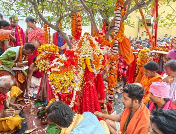 final-ritual-baster-dussehra-farewell-27-oct