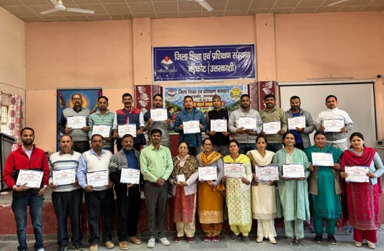 परख मूल्यांकन के लिए कक्षा तीन की हिंदी गतिविधि पुस्तिका तैयार