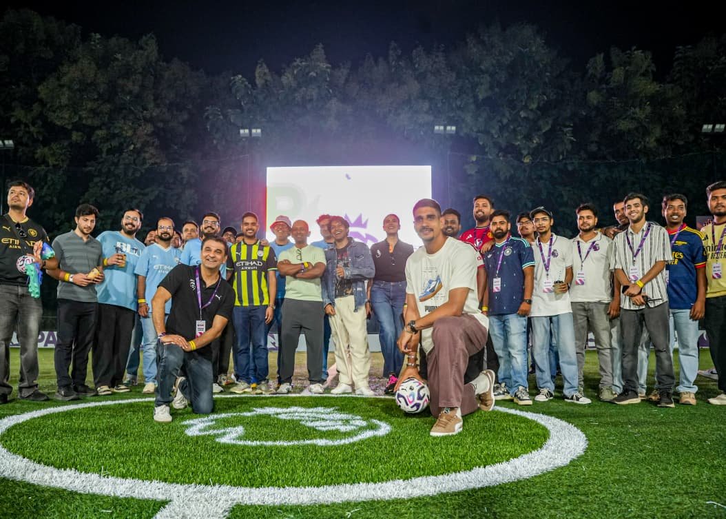 sports-football-premier-league-park-football-fan